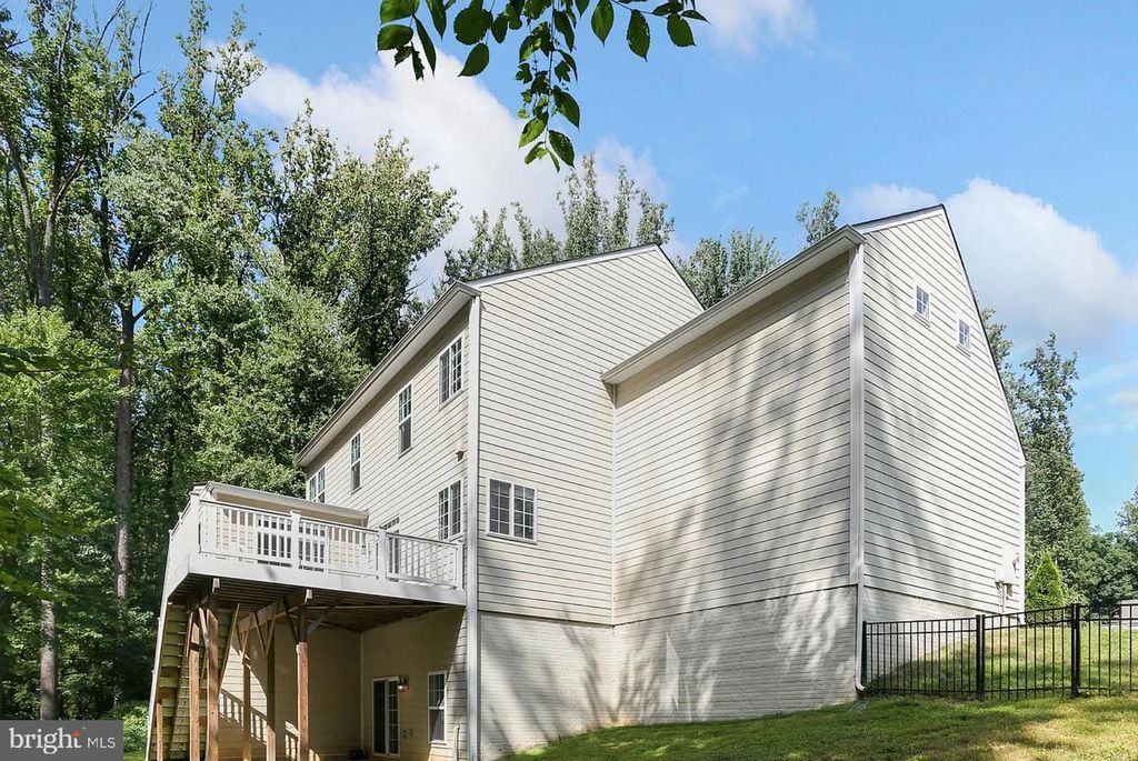 1294 SCOTTS RUN RD, Mclean, VA 22102