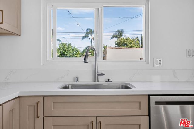 1720 S Genesee Avenue, Los Angeles, CA 90019