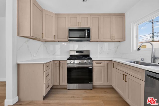 1720 S Genesee Avenue, Los Angeles, CA 90019