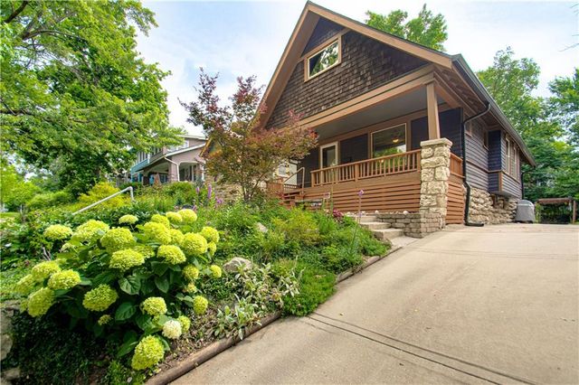 4231 Holmes Street, Kansas City, MO 64110