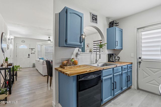 2802 CASTLE HILL Circle, El Paso, TX 79936