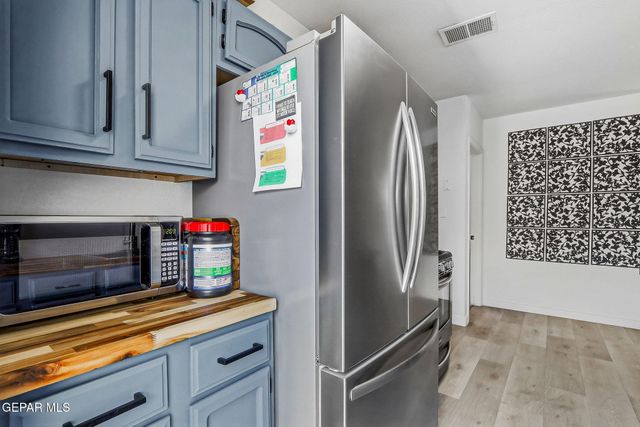 2802 CASTLE HILL Circle, El Paso, TX 79936