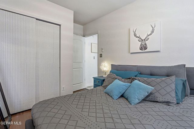 2802 CASTLE HILL Circle, El Paso, TX 79936