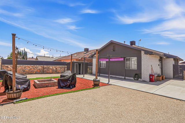 2802 CASTLE HILL Circle, El Paso, TX 79936