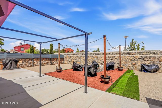 2802 CASTLE HILL Circle, El Paso, TX 79936
