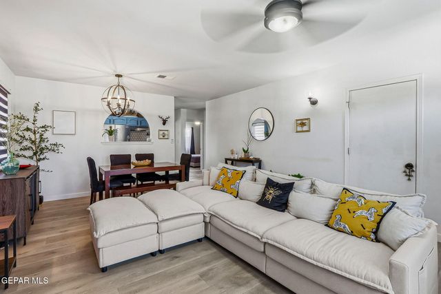 2802 CASTLE HILL Circle, El Paso, TX 79936