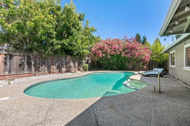20005 Scotland Drive, Saratoga, CA 95070