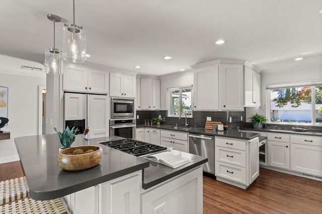 20005 Scotland Drive, Saratoga, CA 95070