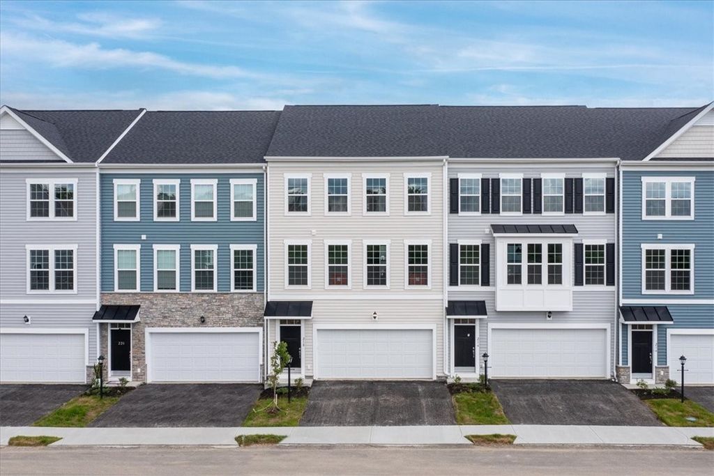 216 Truth Cir, Harmony Boro, PA 16037