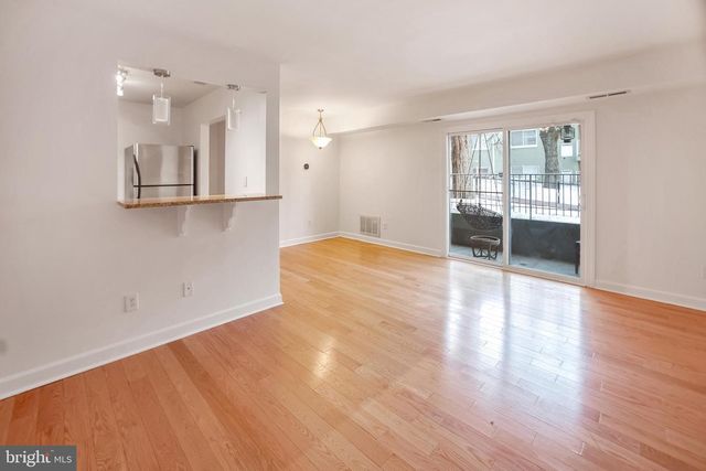 4477 B St SE Apt 104, Washington, DC 20019