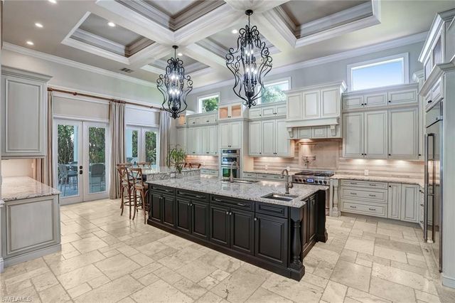 7562 Cordoba CIR, Naples, FL 34109