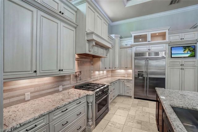 7562 Cordoba CIR, Naples, FL 34109