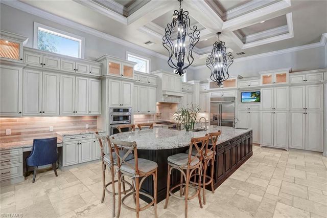 7562 Cordoba CIR, Naples, FL 34109