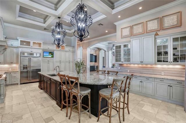 7562 Cordoba CIR, Naples, FL 34109