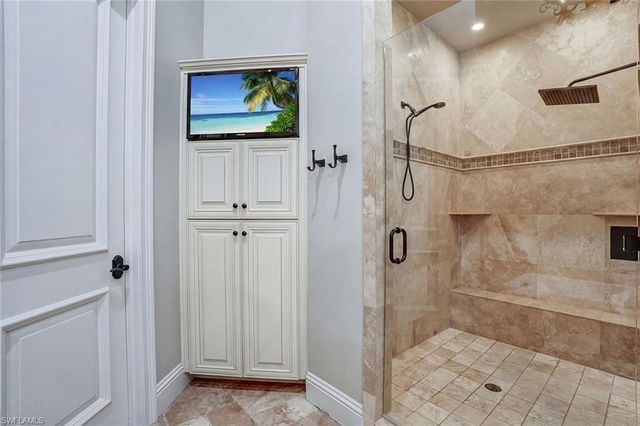 7562 Cordoba CIR, Naples, FL 34109