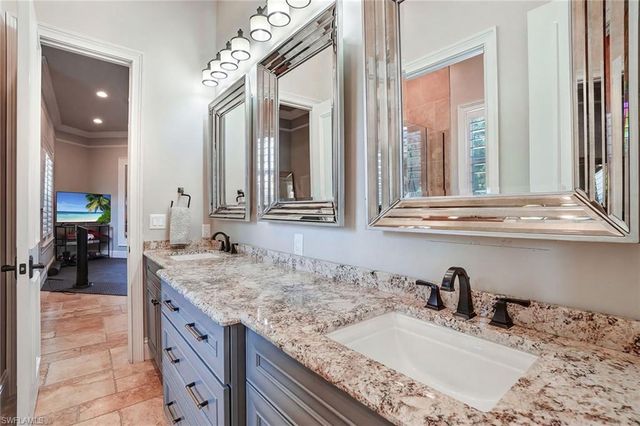 7562 Cordoba CIR, Naples, FL 34109