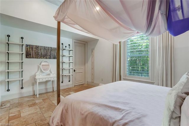 7562 Cordoba CIR, Naples, FL 34109