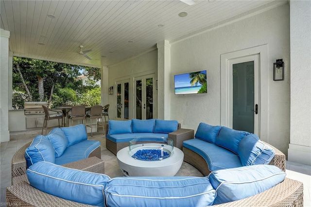 7562 Cordoba CIR, Naples, FL 34109