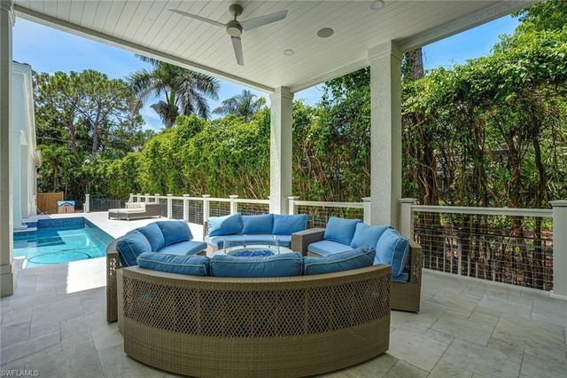 7562 Cordoba CIR, Naples, FL 34109