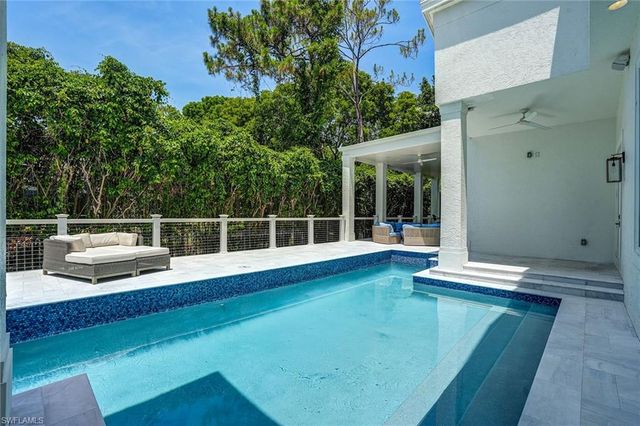 7562 Cordoba CIR, Naples, FL 34109