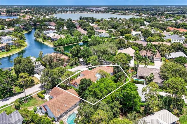 7562 Cordoba CIR, Naples, FL 34109