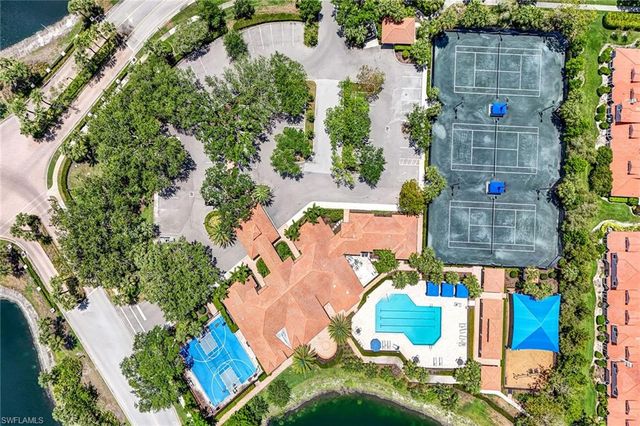 7562 Cordoba CIR, Naples, FL 34109