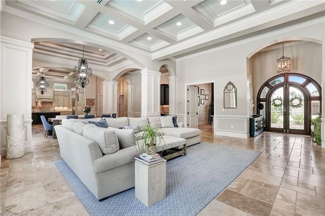 7562 Cordoba CIR, Naples, FL 34109