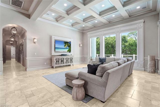 7562 Cordoba CIR, Naples, FL 34109