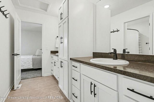 4125 Harbour Cove, Lansing, MI 48911