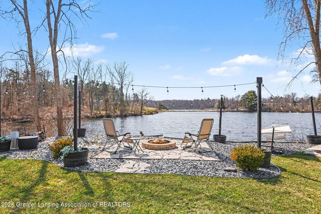 4125 Harbour Cove, Lansing, MI 48911