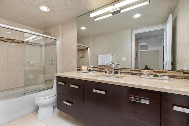 100 SE 5th Avenue 207, Boca Raton, FL 33432