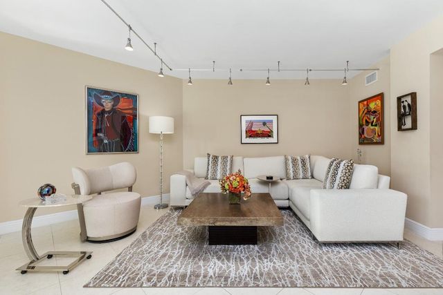 100 SE 5th Avenue 207, Boca Raton, FL 33432