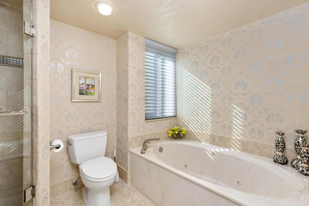 Image 21 of property listing at 100 SE 5th Avenue 207, Boca Raton, FL 33432