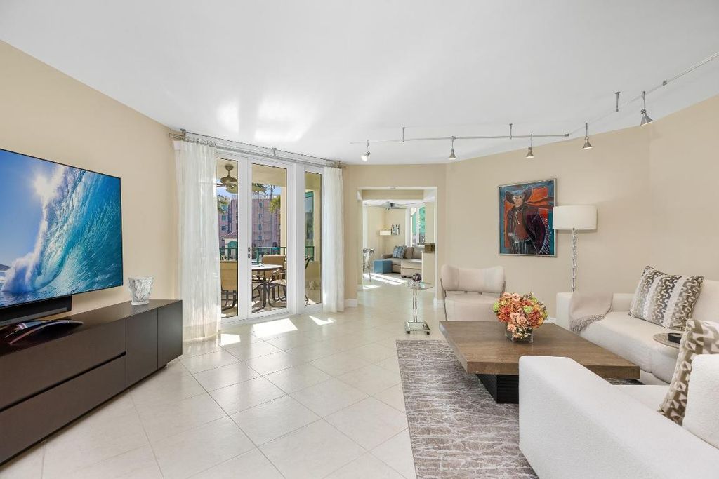 Image 6 of property listing at 100 SE 5th Avenue 207, Boca Raton, FL 33432