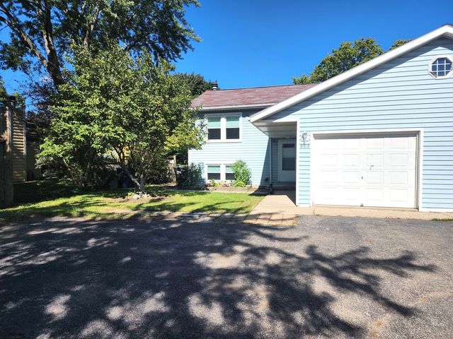 903 E Liberty Street, Wauconda, IL 60084