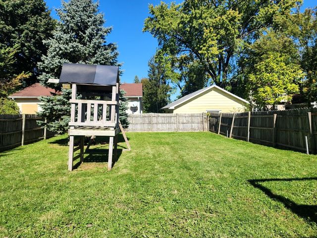 903 E Liberty Street, Wauconda, IL 60084