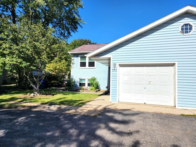 903 E Liberty Street, Wauconda, IL 60084
