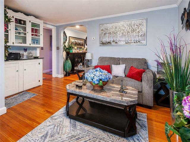 111 Wannamoisett Road, East Providence, RI 02914