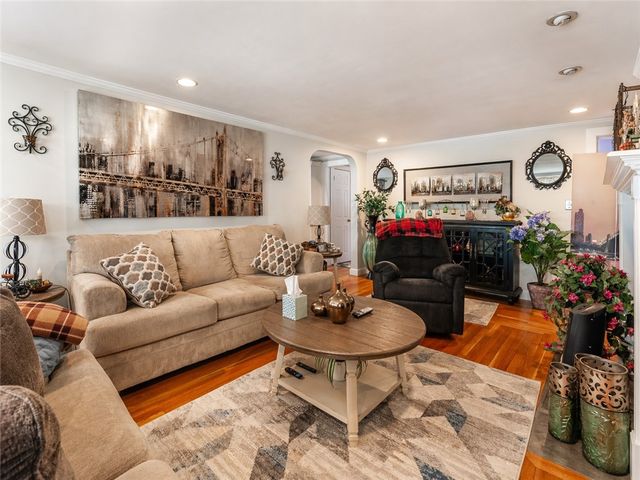 111 Wannamoisett Road, East Providence, RI 02914