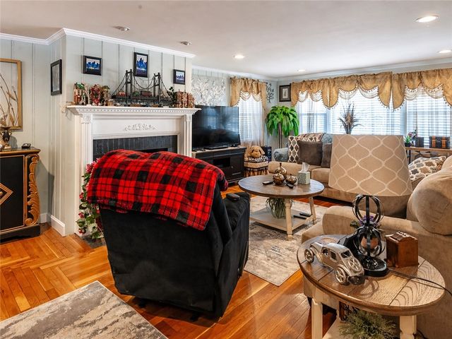 111 Wannamoisett Road, East Providence, RI 02914