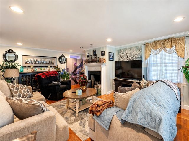 111 Wannamoisett Road, East Providence, RI 02914