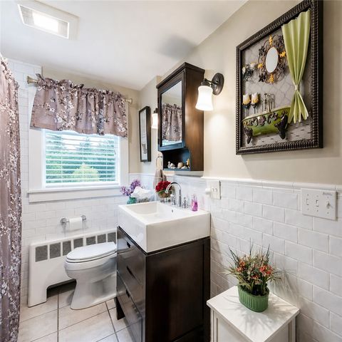 111 Wannamoisett Road, East Providence, RI 02914