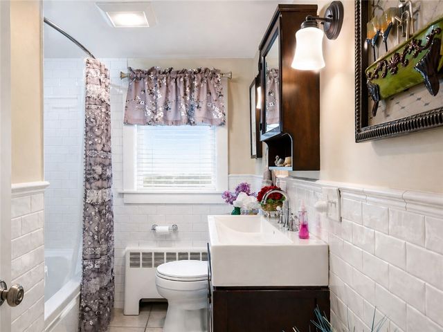 111 Wannamoisett Road, East Providence, RI 02914