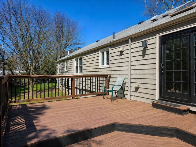 111 Wannamoisett Road, East Providence, RI 02914