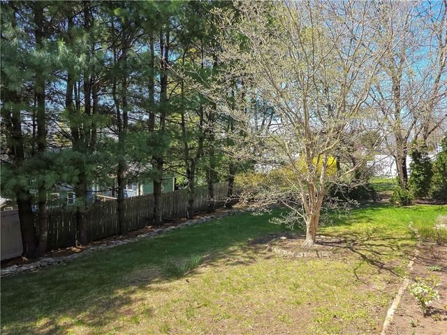 111 Wannamoisett Road, East Providence, RI 02914