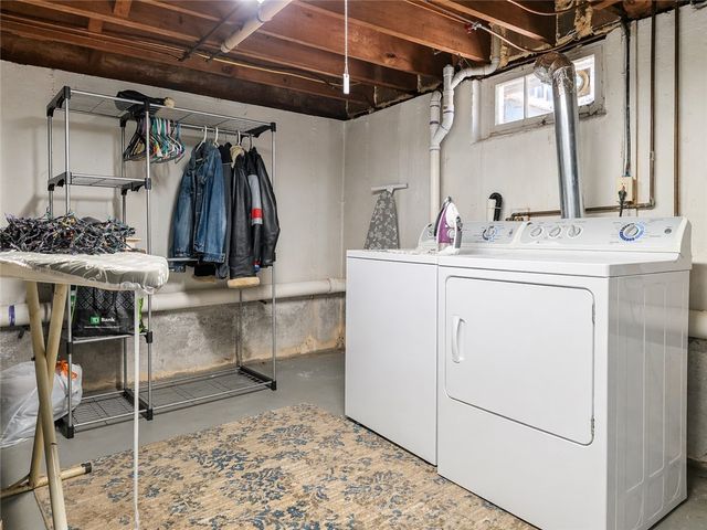 111 Wannamoisett Road, East Providence, RI 02914