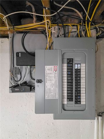 111 Wannamoisett Road, East Providence, RI 02914