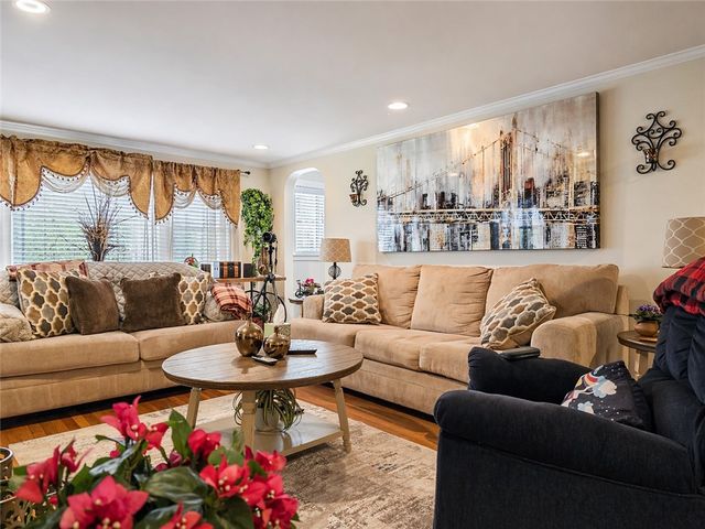 111 Wannamoisett Road, East Providence, RI 02914