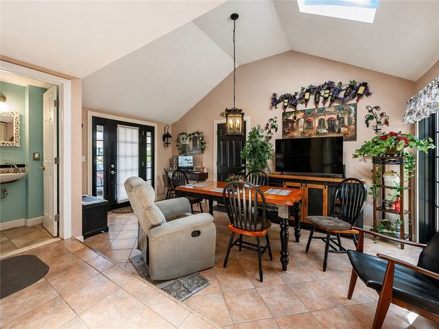 111 Wannamoisett Road, East Providence, RI 02914