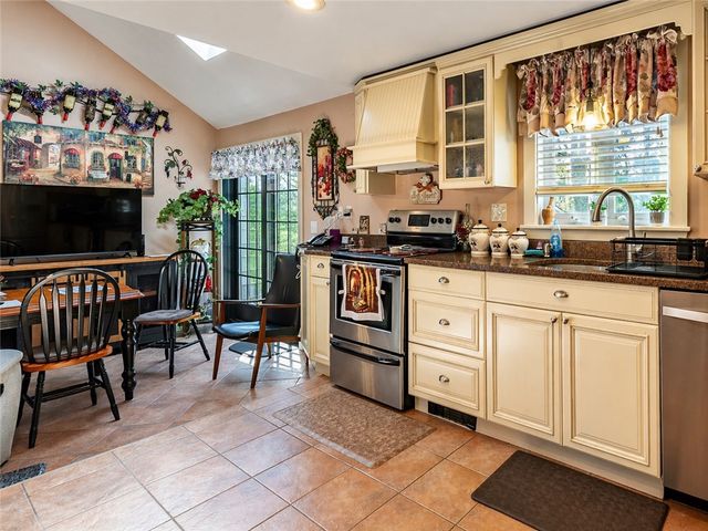 111 Wannamoisett Road, East Providence, RI 02914